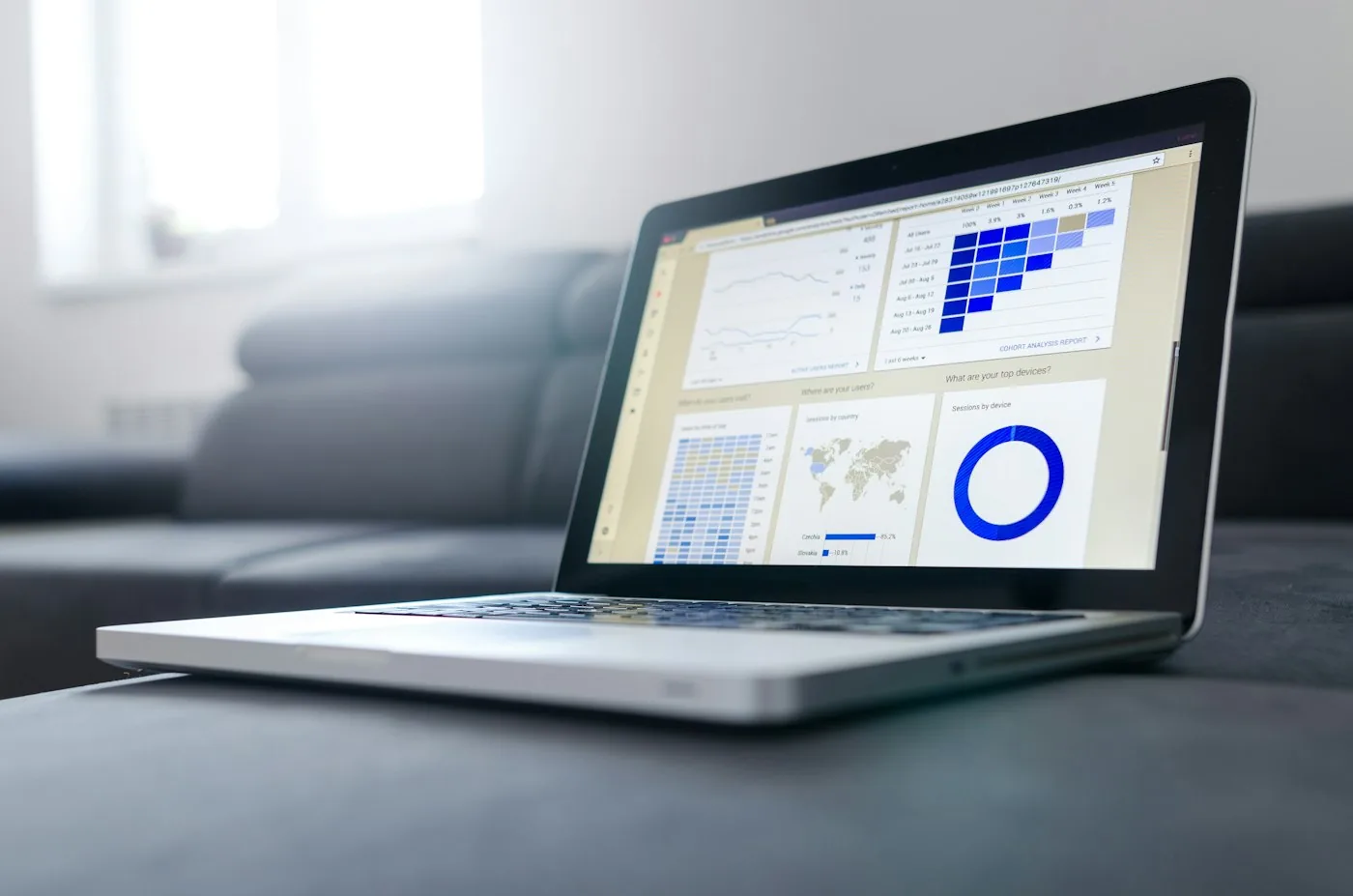 Pantalla con un panel de datos consolidados: lo que se ve cuando dos sistemas por fin se hablan entre ellos